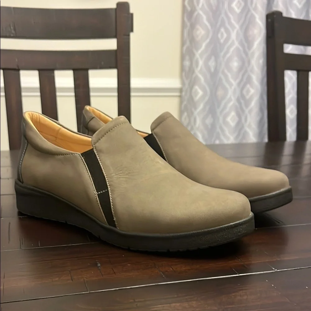 Samuel Hubbard Marin Slip-On Shoes Taupe Nubuck Brazil Women’s Size 9.5 W Wide